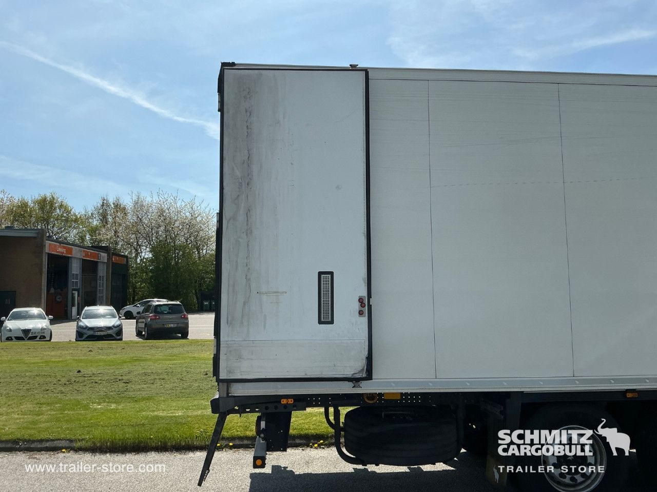 SCHMITZ Reefer Standard - Puspiekabe izotermiskais: foto 2 SCHMITZ Reefer Standard - Puspiekabe izotermiskais: foto 2