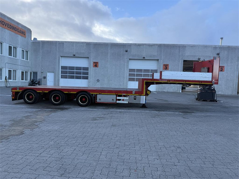 KLC Trailer Udtrækkelig - Puspiekabe zema profila platforma: foto 3 KLC Trailer Udtrækkelig - Puspiekabe zema profila platforma: foto 3