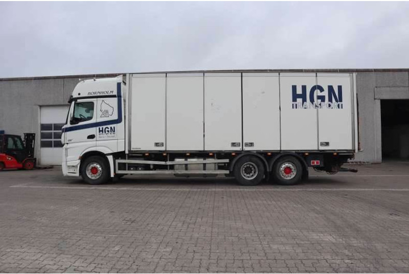 Mercedes-Benz Actros 2551 6X2-4 fast kasse - Kravas automašīna ar slēgto virsbūvi: foto 5 Mercedes-Benz Actros 2551 6X2-4 fast kasse - Kravas automašīna ar slēgto virsbūvi: foto 5