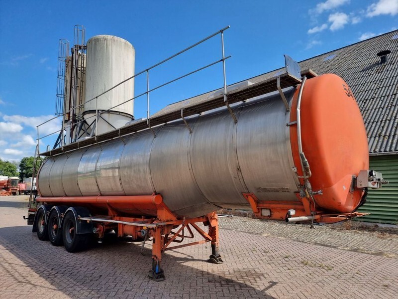 Burg Chemical - INOX - RVS - 31 m3 - 3 Comp. - Puspiekabe cisterna: foto 4 Burg Chemical - INOX - RVS - 31 m3 - 3 Comp. - Puspiekabe cisterna: foto 4