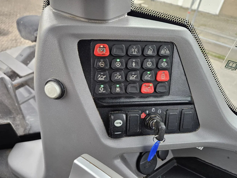 Riteņu iekrāvējs Case 821G: foto 14