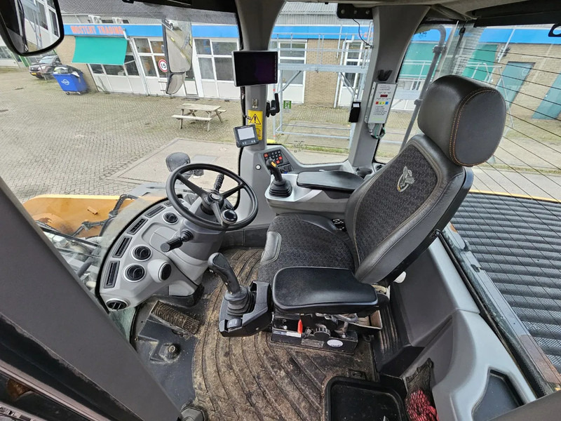 Riteņu iekrāvējs Case 821G: foto 9