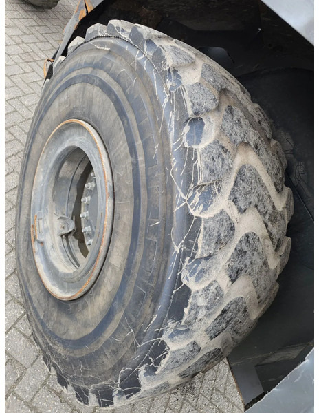 Riteņu iekrāvējs Case 821G: foto 20