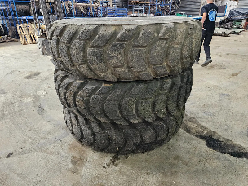 Michelin 18.00-33 - Riepa - Kravas automašīna: foto 4 Michelin 18.00-33 - Riepa - Kravas automašīna: foto 4