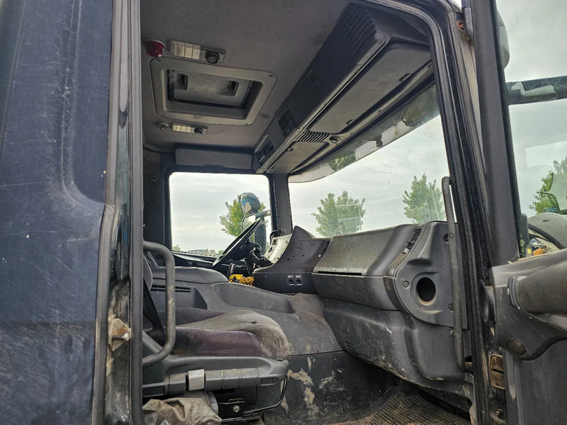 Kravas automašīna ar slēgto virsbūvi Scania P114-340 CP14: foto 16