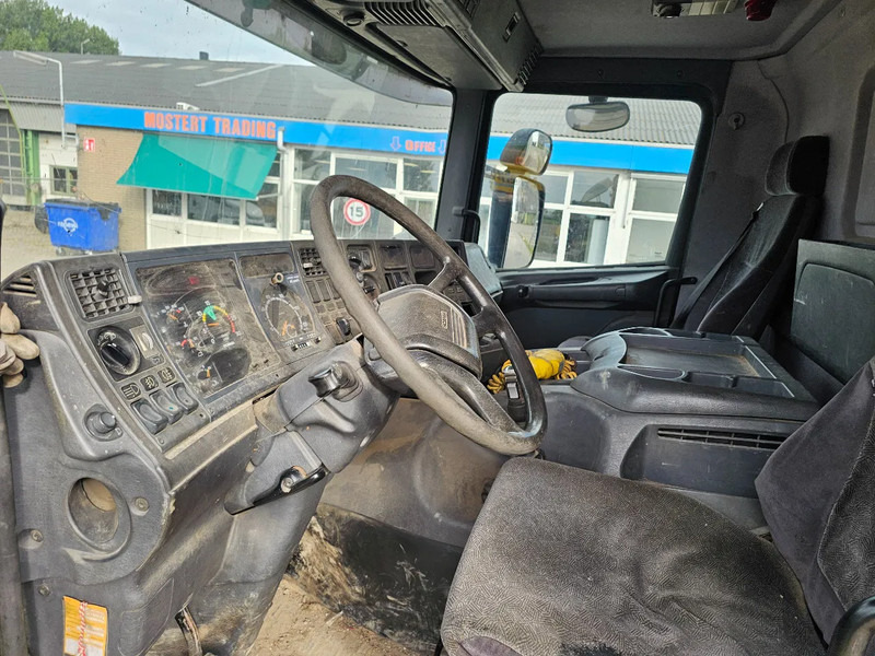 Kravas automašīna ar slēgto virsbūvi Scania P114-340 CP14: foto 17