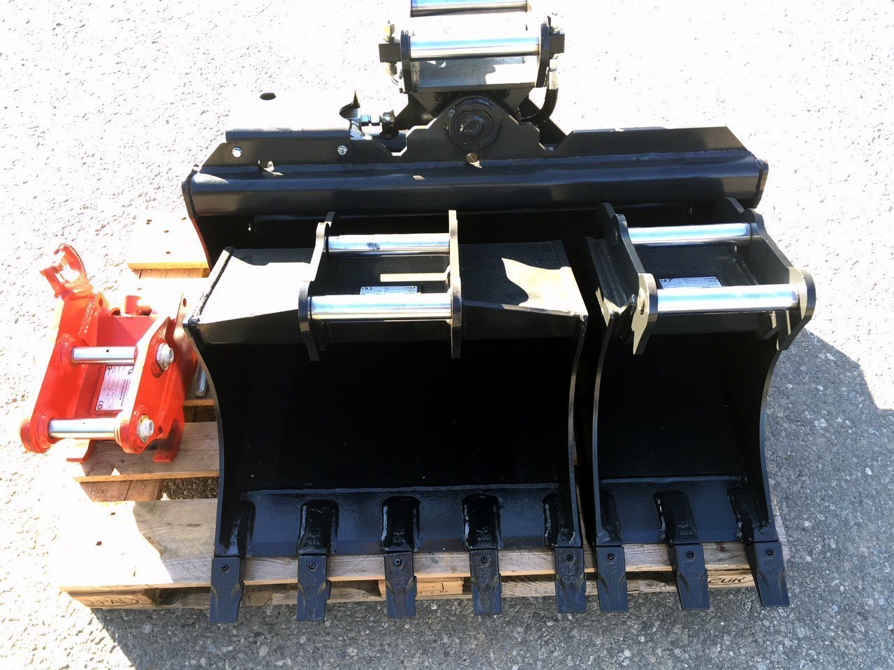 Geel-Martin Package of buckets - Kauss - Mini-ekskavators: foto 1 Geel-Martin Package of buckets - Kauss - Mini-ekskavators: foto 1