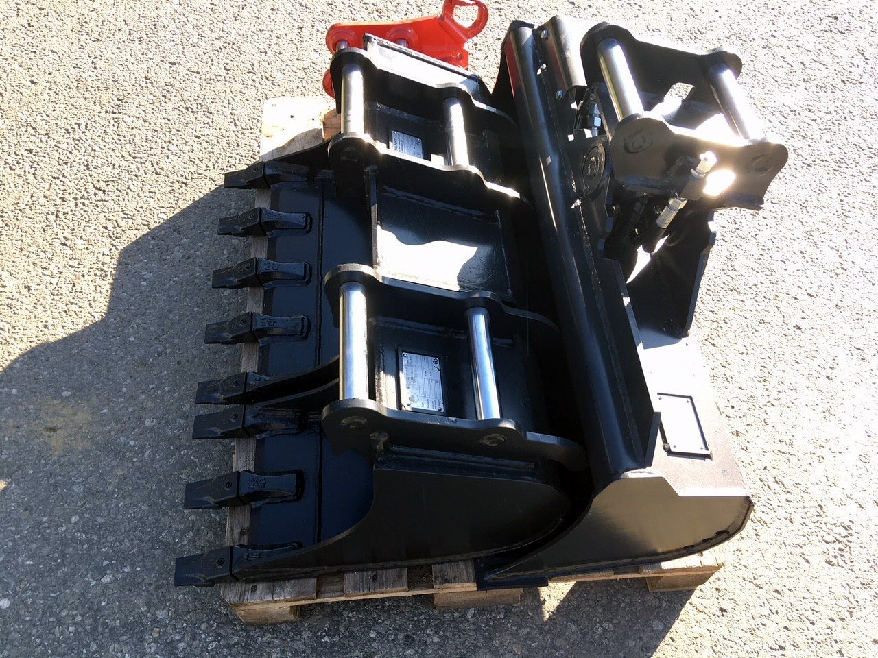 Geel-Martin Package of buckets - Kauss - Mini-ekskavators: foto 2 Geel-Martin Package of buckets - Kauss - Mini-ekskavators: foto 2