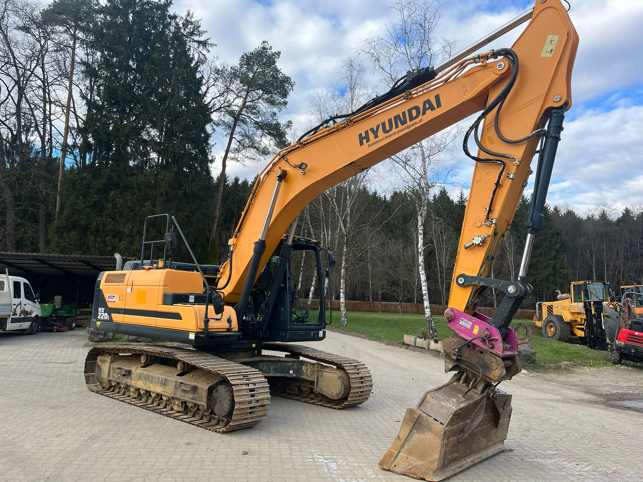 HYUNDAI HX 220 L - Kāpurķēžu ekskavators: foto 3 HYUNDAI HX 220 L - Kāpurķēžu ekskavators: foto 3