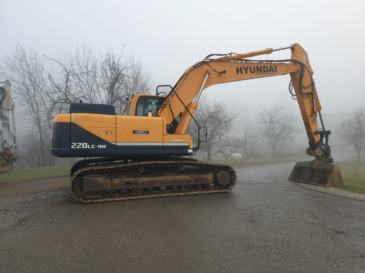 Hyundai R 220 LC-9A - Kāpurķēžu ekskavators: foto 2 Hyundai R 220 LC-9A - Kāpurķēžu ekskavators: foto 2