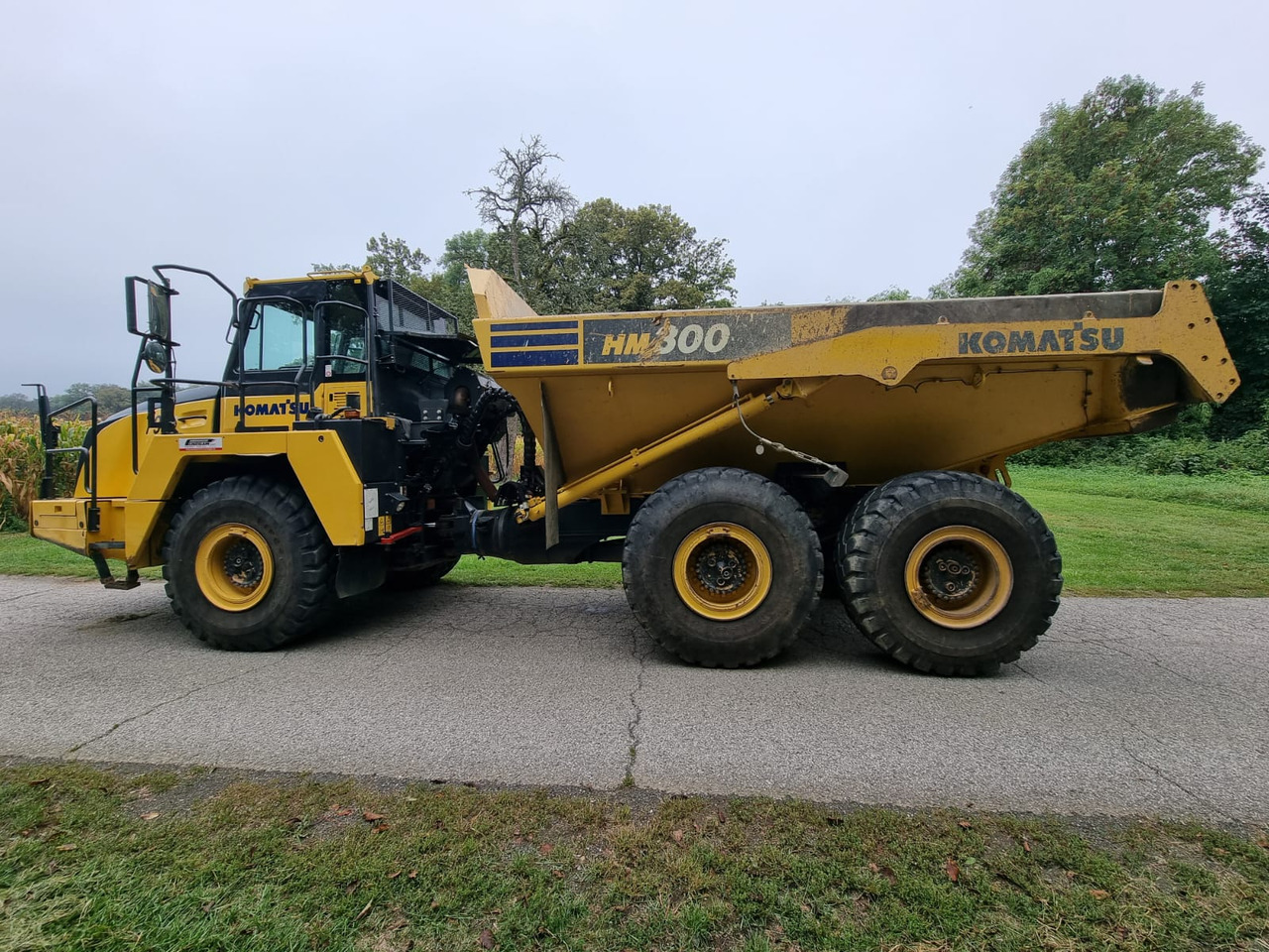 KOMATSU HM 300-5EO - Karjeru pašizgāzējs: foto 1 KOMATSU HM 300-5EO - Karjeru pašizgāzējs: foto 1