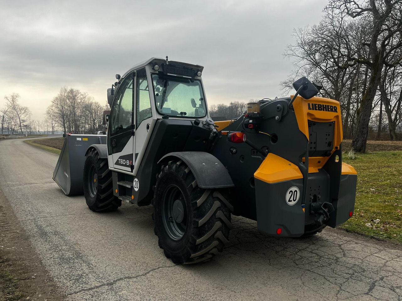 LIEBHERR T 60-9s - Teleskopiskais riteņu iekrāvējs: foto 5 LIEBHERR T 60-9s - Teleskopiskais riteņu iekrāvējs: foto 5