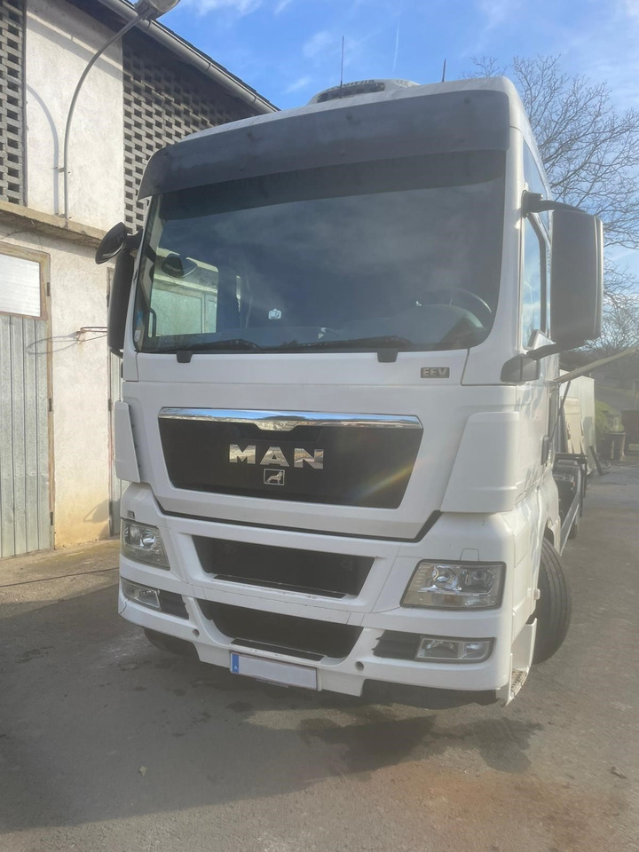 MAN TGX 24.480 6x2 - Šasija kravas automašīna: foto 2 MAN TGX 24.480 6x2 - Šasija kravas automašīna: foto 2