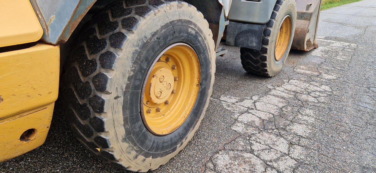 MICHELIN 17.5 R25 - Riepa - Riteņu iekrāvējs: foto 1 MICHELIN 17.5 R25 - Riepa - Riteņu iekrāvējs: foto 1