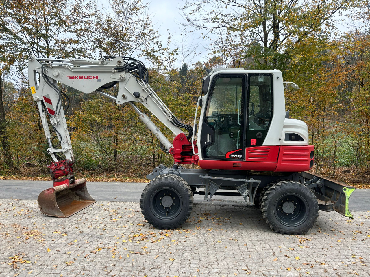 TAKEUCHI TB 295 W - Riteņu ekskavators: foto 1 TAKEUCHI TB 295 W - Riteņu ekskavators: foto 1