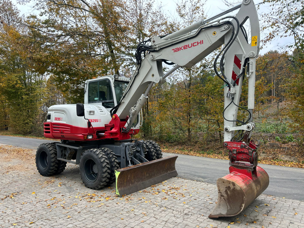 TAKEUCHI TB 295 W - Riteņu ekskavators: foto 4 TAKEUCHI TB 295 W - Riteņu ekskavators: foto 4