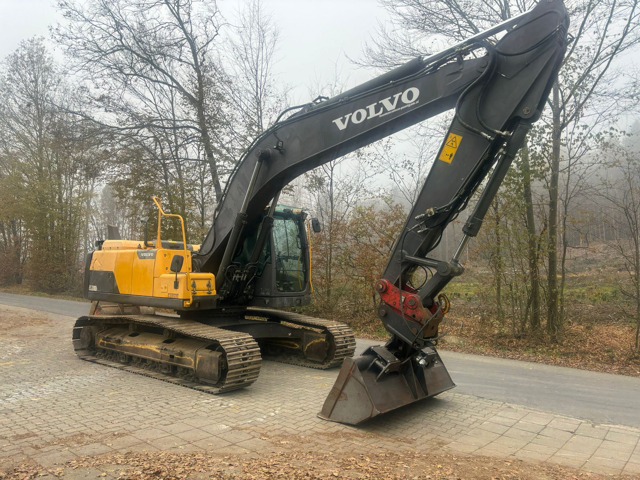 Volvo EC 220 DL - Kāpurķēžu ekskavators: foto 4 Volvo EC 220 DL - Kāpurķēžu ekskavators: foto 4