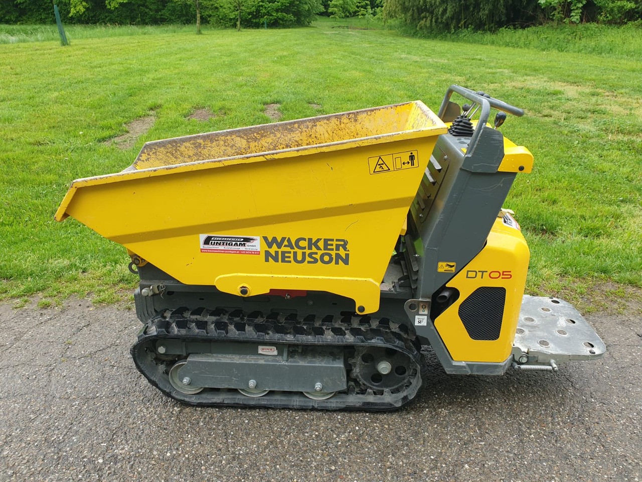 WACKER Neuson DT 05 - Kāpurķēžu pašizgāzējs: foto 1 WACKER Neuson DT 05 - Kāpurķēžu pašizgāzējs: foto 1