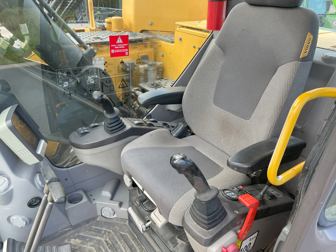 VOLVO ECR145D - Kāpurķēžu ekskavators: foto 5 VOLVO ECR145D - Kāpurķēžu ekskavators: foto 5