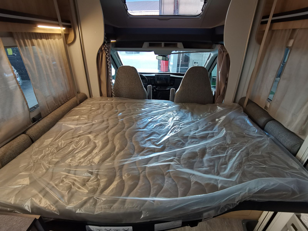 Daļēji integrētais kemperis Chausson 650 FIRST LINE /-2025-/ARCTIC-PAKET/XXL- HUBBETT: foto 14