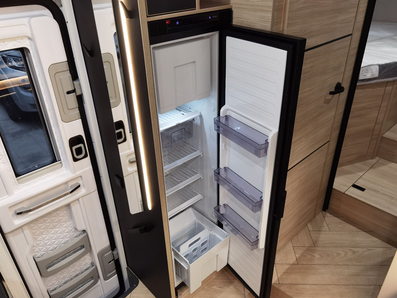 Daļēji integrētais kemperis Chausson 797 TITANIUM / -2026- / 165PS-8G. / EINZELBETTEN: foto 15