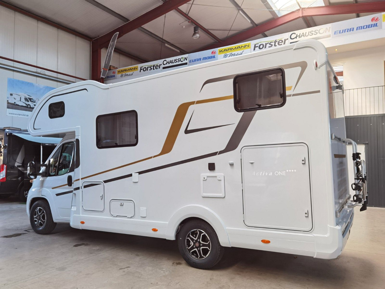 Eura Mobil ACTIVA ONE 690 HB / 180PS-9G AUTOMATIK -40H MAXI - Alkov kemperis: foto 5 Eura Mobil ACTIVA ONE 690 HB / 180PS-9G AUTOMATIK -40H MAXI - Alkov kemperis: foto 5