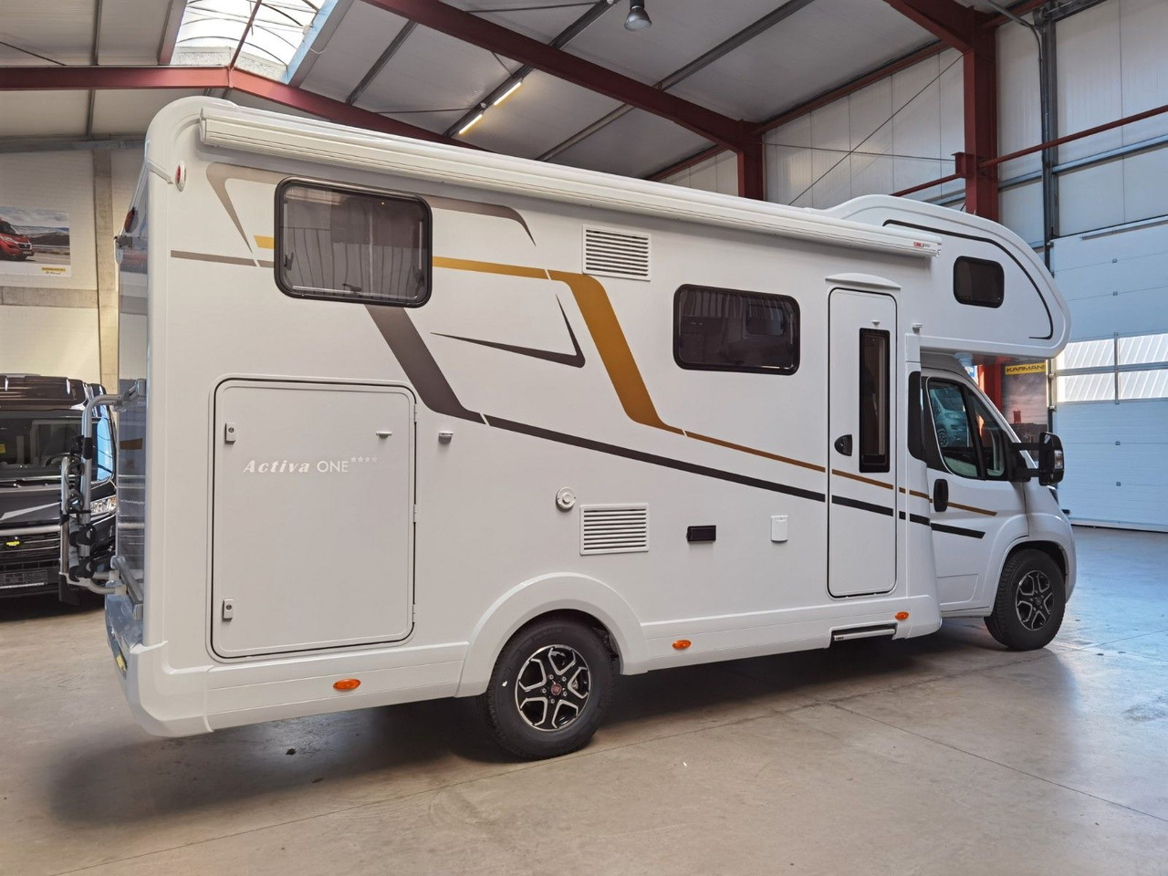 Eura Mobil ACTIVA ONE 690 HB / 180PS-9G AUTOMATIK -40H MAXI - Alkov kemperis: foto 4 Eura Mobil ACTIVA ONE 690 HB / 180PS-9G AUTOMATIK -40H MAXI - Alkov kemperis: foto 4