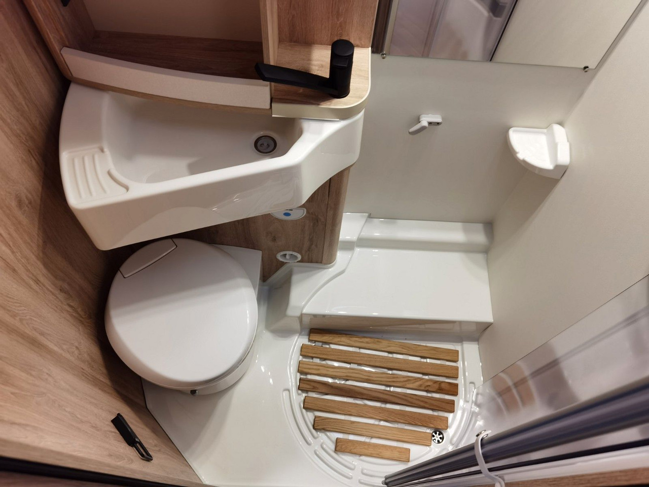 Daļēji integrētais kemperis Eura Mobil PROFILA T 695 EB / MODELL 2026 / EINZELBETTEN: foto 23 Daļēji integrētais kemperis Eura Mobil PROFILA T 695 EB / MODELL 2026 / EINZELBETTEN: foto 23