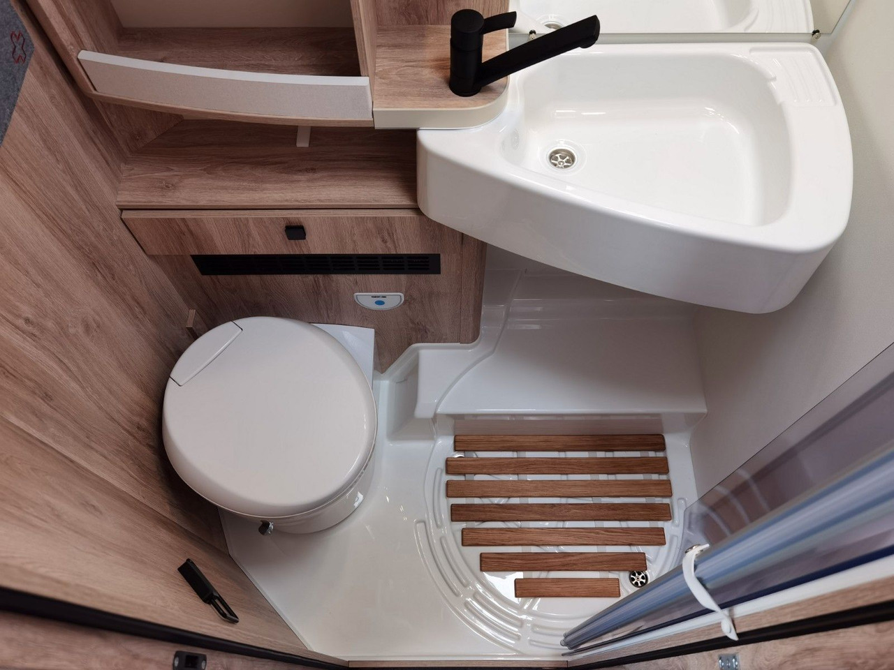 Daļēji integrētais kemperis Eura Mobil PROFILA T 696 EB /-2025-/ S-PAKET / EINZELBETTEN: foto 20