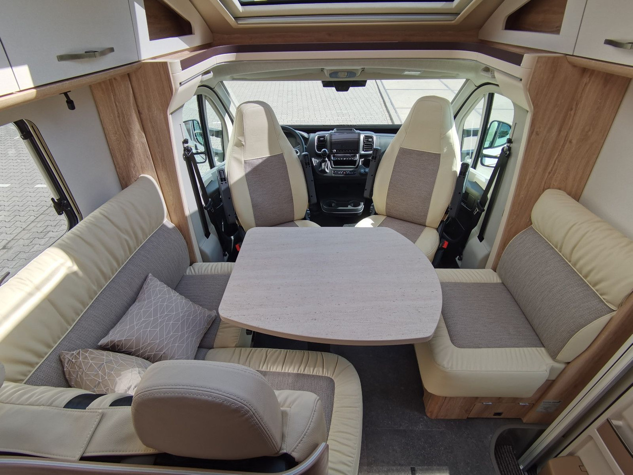 Daļēji integrētais kemperis Eura Mobil PROFILA T 720 EB /MOD. 2026/ 180PS-8G.AUTOMATIK: foto 14 Daļēji integrētais kemperis Eura Mobil PROFILA T 720 EB /MOD. 2026/ 180PS-8G.AUTOMATIK: foto 14