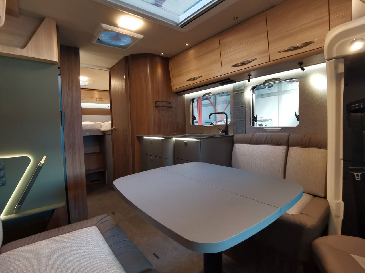 Daļēji integrētais kemperis Eura Mobil PROFILA T 726 EF / -2025-/RAUMBAD & EINZELBETTEN: foto 14