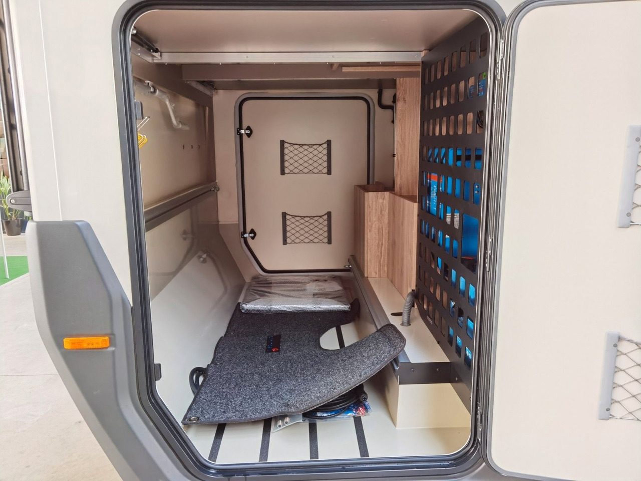 Eura Mobil XTURA 686 EF / - 2025 - / 4x4 - FERNREISEMOBIL līzingu Eura Mobil XTURA 686 EF / - 2025 - / 4x4 - FERNREISEMOBIL: foto 14