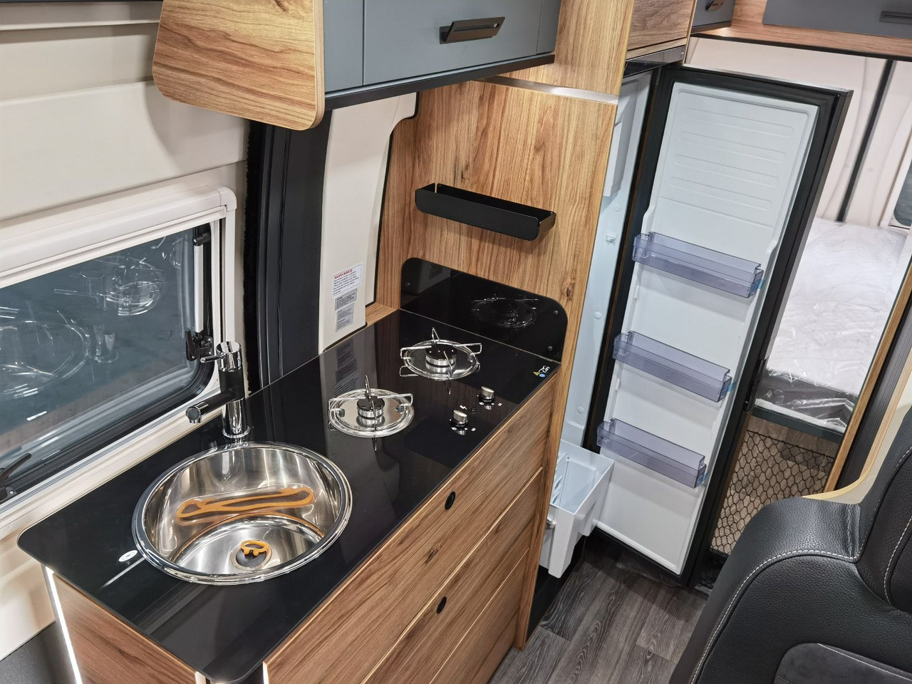 Auto kemperis Karmann DEXTER 580 /- 2026 -/ PANORAMA DACHFENSTER: foto 17