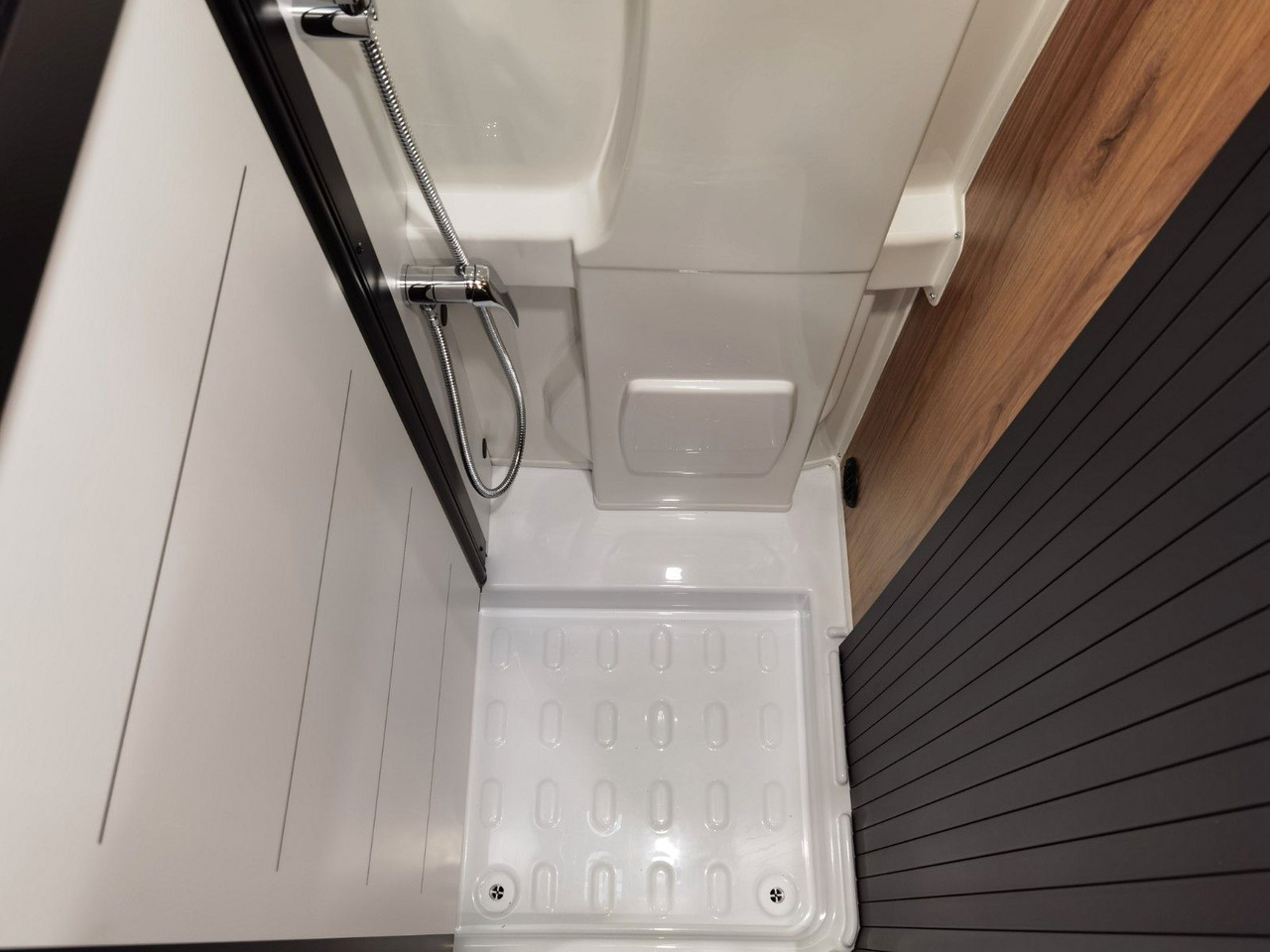 Auto kemperis Karmann DEXTER 580 /- 2026 -/ SKY-ROOF & MULTIMEDIA: foto 21