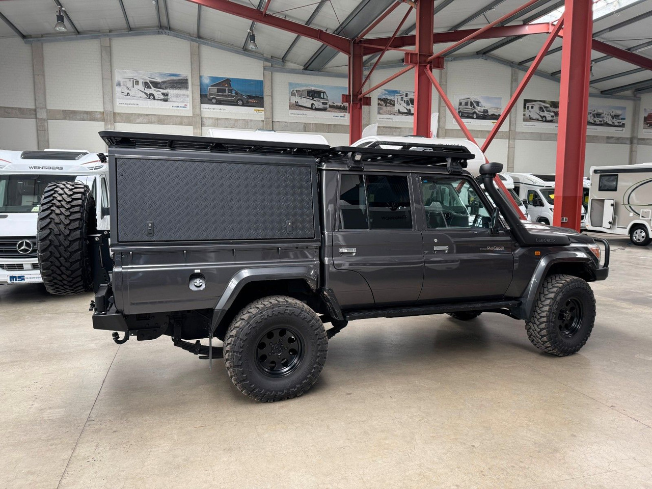 Toyota TOYOTA LAND CRUISER GRJ 79 DC - VX LIMITED - Pikaps: foto 1 Toyota TOYOTA LAND CRUISER GRJ 79 DC - VX LIMITED - Pikaps: foto 1