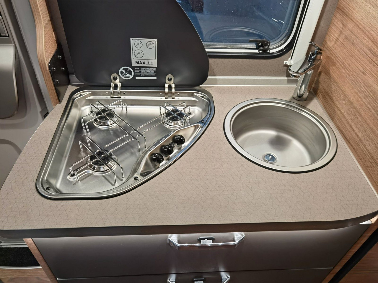 Daļēji integrētais kemperis Weinsberg CARACOMPACT 600 MEG EDITION-PEPPER/ EINZELBETTEN: foto 16