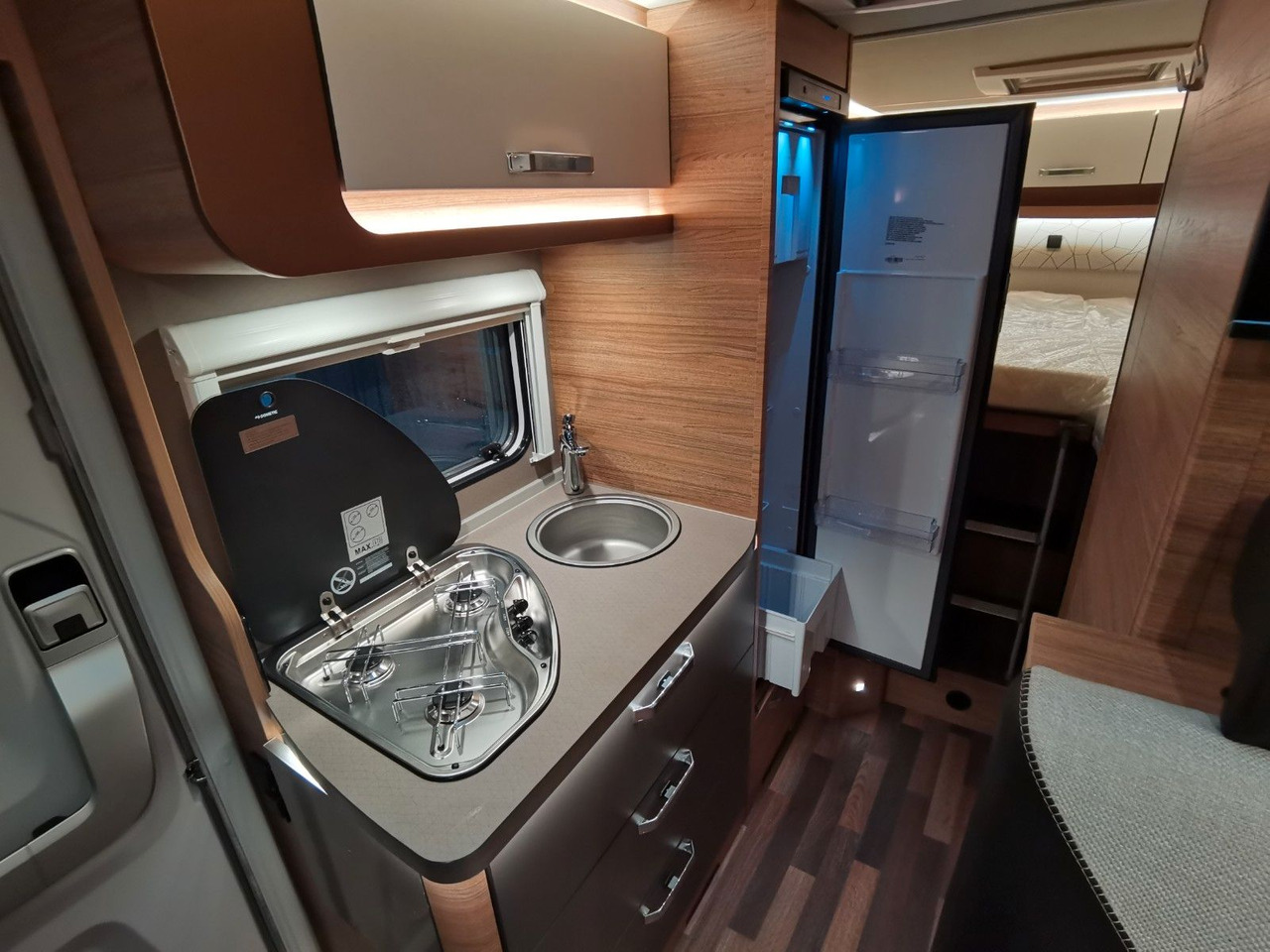 Daļēji integrētais kemperis Weinsberg CARACOMPACT 600 MEG EDITION-PEPPER/ EINZELBETTEN: foto 15
