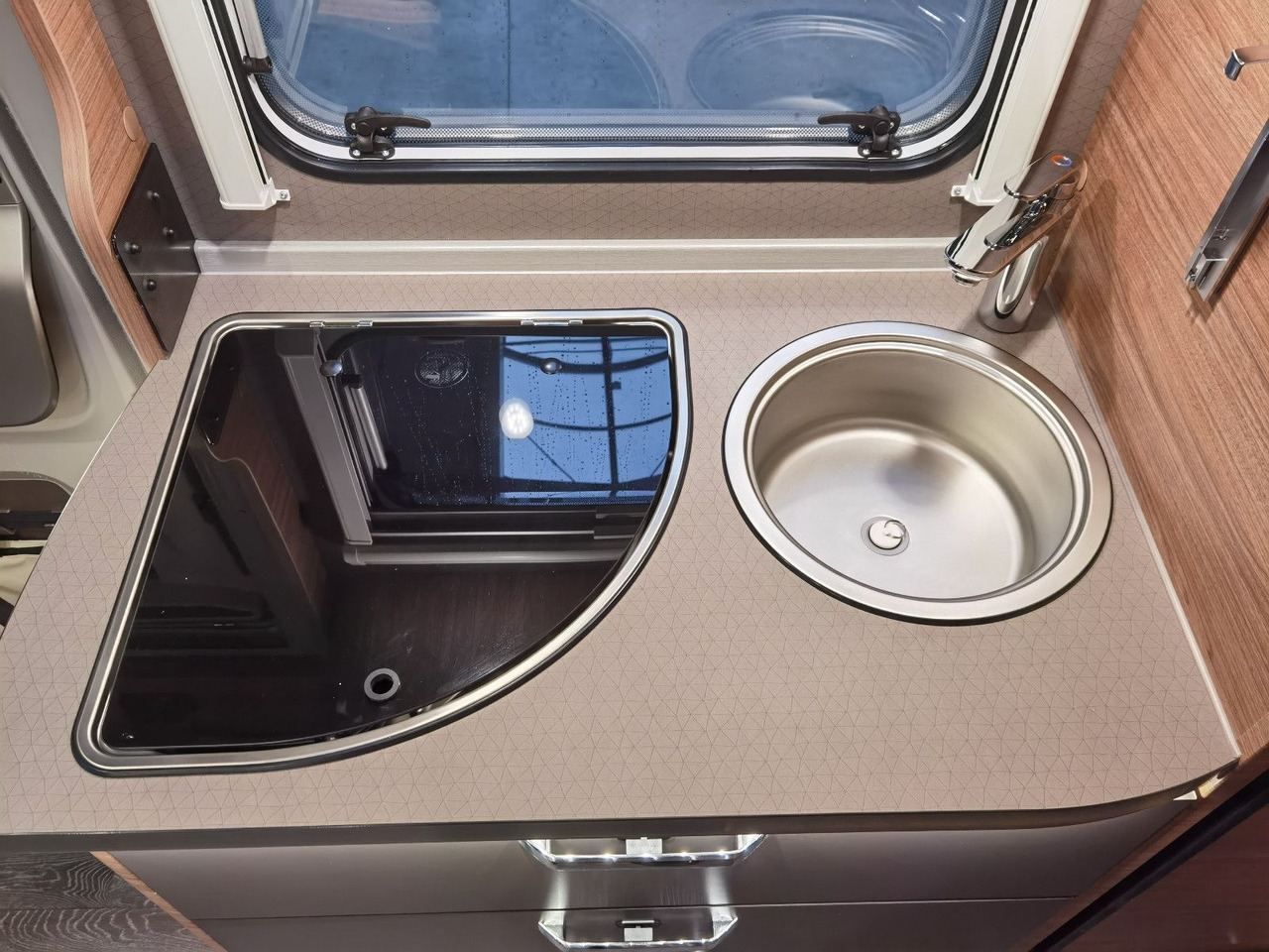 Daļēji integrētais kemperis Weinsberg CARACOMPACT 640 MEG EDITION-PEPPER / MODELL 2025: foto 14