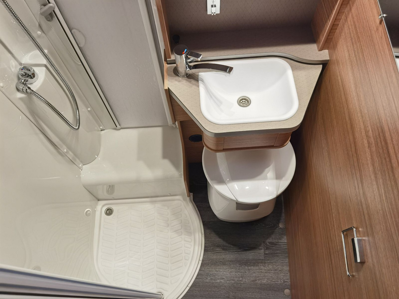 Daļēji integrētais kemperis Weinsberg CARACOMPACT 640 MEG EDITION-PEPPER / MODELL 2025: foto 19