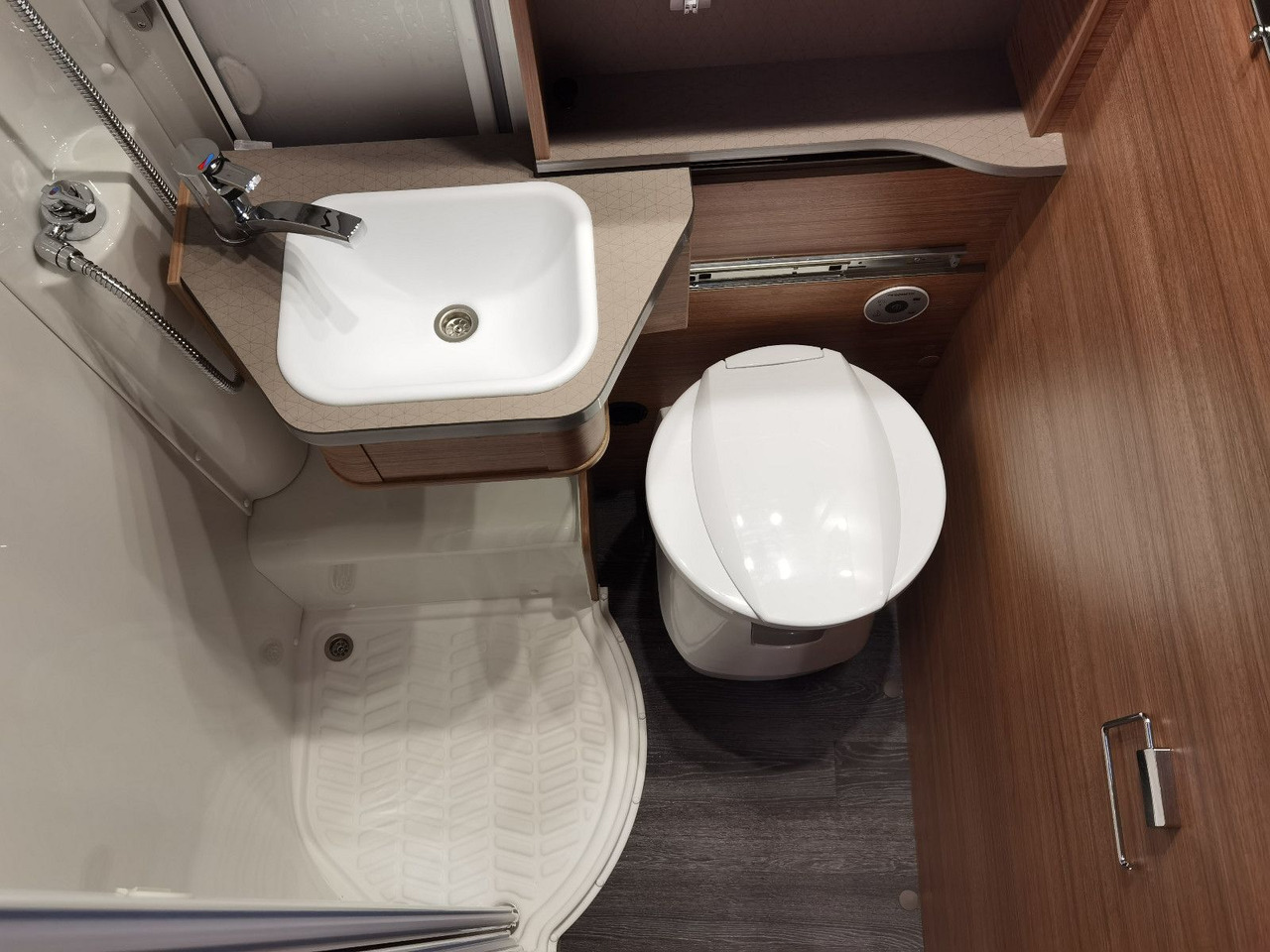 Daļēji integrētais kemperis Weinsberg CARACOMPACT 640 MEG EDITION-PEPPER / MODELL 2025: foto 20