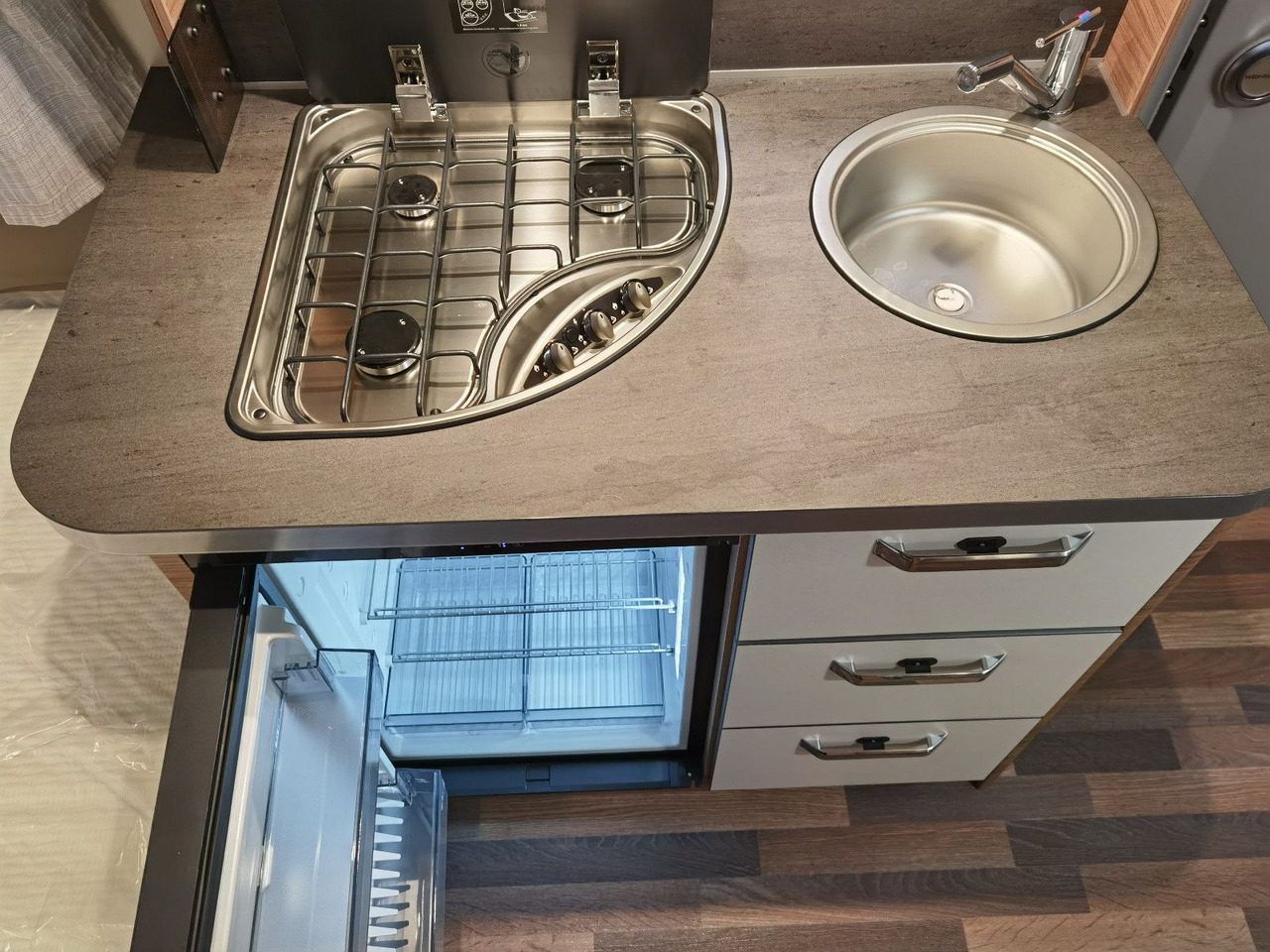 Dzīvojamais treileris Weinsberg CARAONE 390 QD - EDITION HOT / - MODELL 2025 -: foto 16