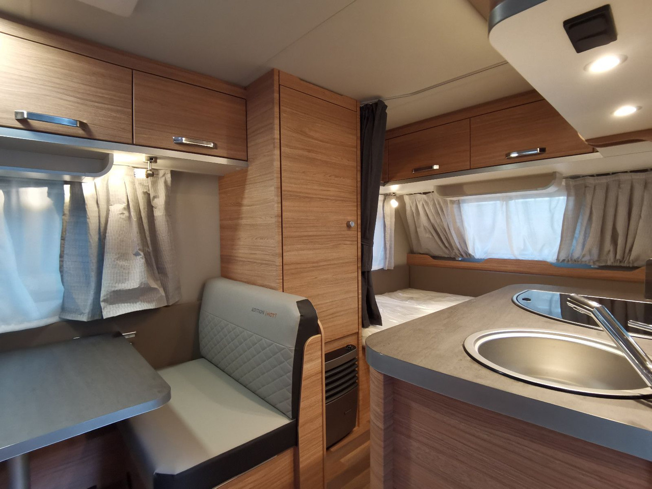 Dzīvojamais treileris Weinsberg CARAONE 390 QD - EDITION HOT / - MODELL 2025 -: foto 13