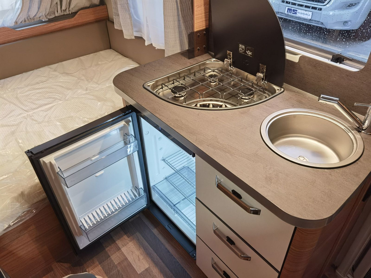 Dzīvojamais treileris Weinsberg CARAONE 390 QD - EDITION HOT / - MODELL 2025 -: foto 17