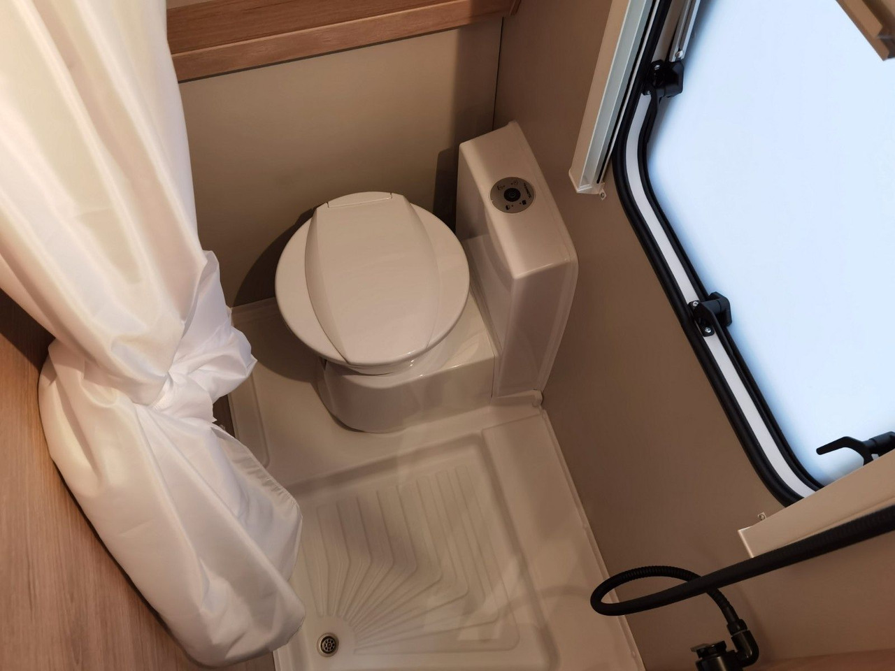 Dzīvojamais treileris Weinsberg CARAONE 450 FU / -2026- / ADVANCED & SMART PAKET: foto 20