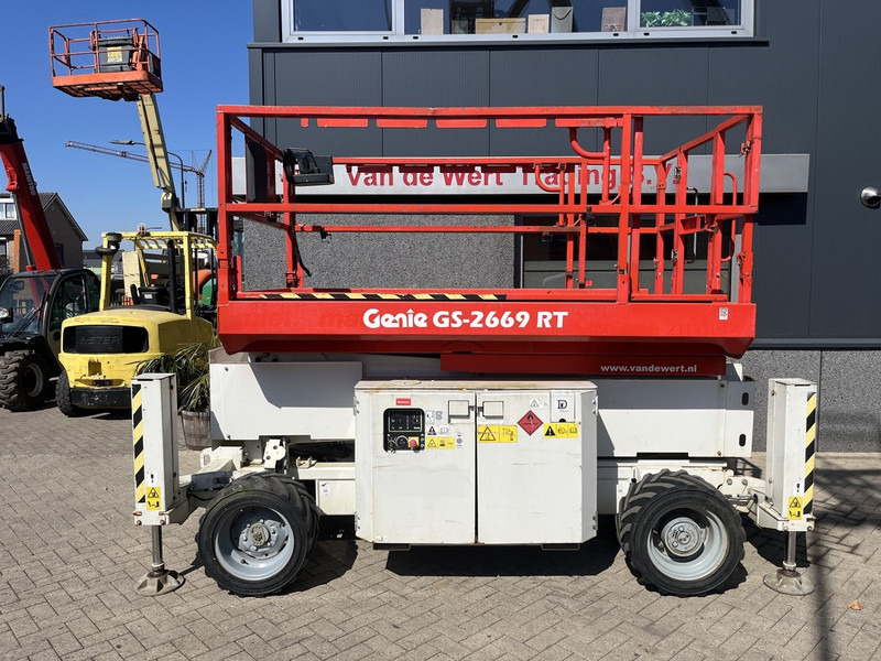 Genie GS 2669 RT Hoogwerker / Arbeitsbuhne - Šķērveida pacēlājs: foto 2 Genie GS 2669 RT Hoogwerker / Arbeitsbuhne - Šķērveida pacēlājs: foto 2