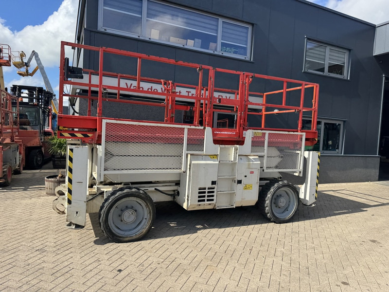 Genie GS 3390 RT Schaarhoogwerker / Scissor Lift / Arbeitsbuhne 12mtr werkhoogte 4x4 Deutz DIESEL 2013 - Šķērveida pacēlājs: foto 2 Genie GS 3390 RT Schaarhoogwerker / Scissor Lift / Arbeitsbuhne 12mtr werkhoogte 4x4 Deutz DIESEL 2013 - Šķērveida pacēlājs: foto 2