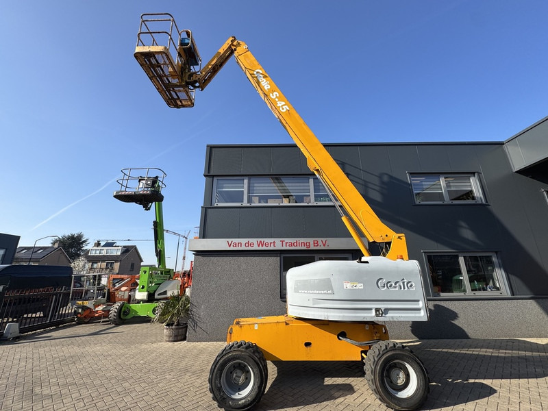 Genie S45 4x4 DEUTZ DIESEL 3000uur 15,7M Werkhoogte - Teleskopiskais pacēlājs: foto 3 Genie S45 4x4 DEUTZ DIESEL 3000uur 15,7M Werkhoogte - Teleskopiskais pacēlājs: foto 3