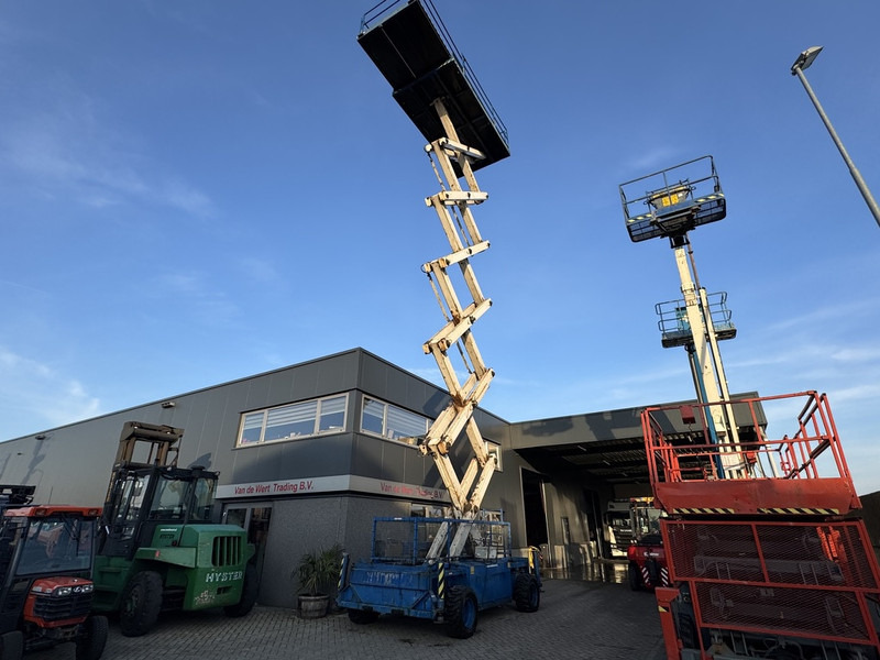 Holland lift Combistar B-195DL25 Schaarhoogwerker 22M Werkhoogte Hatz Diesel 4X4 2003 - Šķērveida pacēlājs: foto 5 Holland lift Combistar B-195DL25 Schaarhoogwerker 22M Werkhoogte Hatz Diesel 4X4 2003 - Šķērveida pacēlājs: foto 5