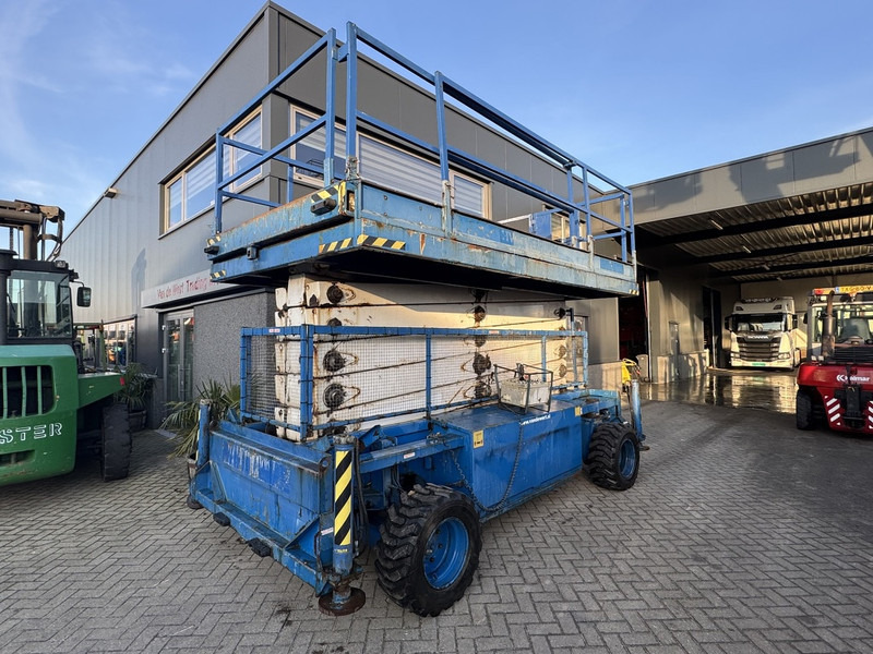 Holland lift Combistar B-195DL25 Schaarhoogwerker 22M Werkhoogte Hatz Diesel 4X4 2003 - Šķērveida pacēlājs: foto 3 Holland lift Combistar B-195DL25 Schaarhoogwerker 22M Werkhoogte Hatz Diesel 4X4 2003 - Šķērveida pacēlājs: foto 3