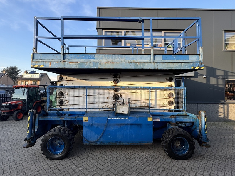 Holland lift Combistar B-195DL25 Schaarhoogwerker 22M Werkhoogte Hatz Diesel 4X4 2003 - Šķērveida pacēlājs: foto 1 Holland lift Combistar B-195DL25 Schaarhoogwerker 22M Werkhoogte Hatz Diesel 4X4 2003 - Šķērveida pacēlājs: foto 1